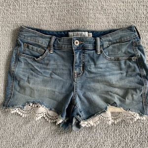 Torrid stretch lace shorts - size 10